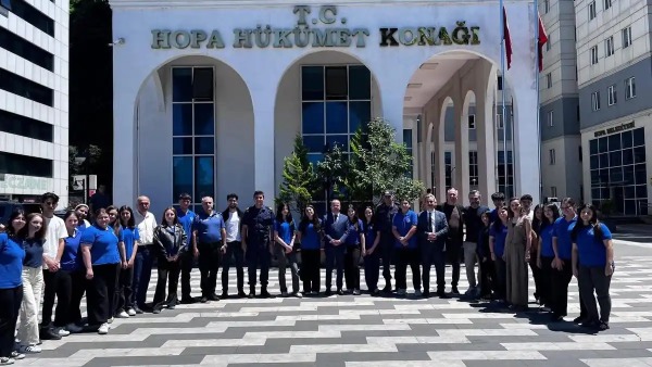 Hopa'da Öğrenci Korosunun Başarılı Performansı Sergilendi