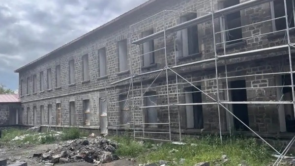 Kars'taki Tarihi Susuz Hükümet Konağı'nın Restorasyon Çalışmaları Devam Ediyor