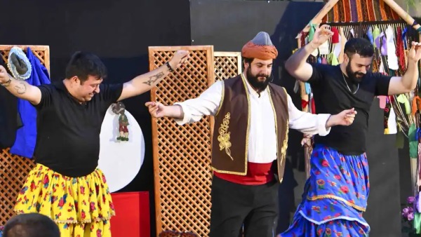 Ankara'da "Bir Yudum Muhabbet" Oyunu Tiyatroseverlerden Tam Not Aldı