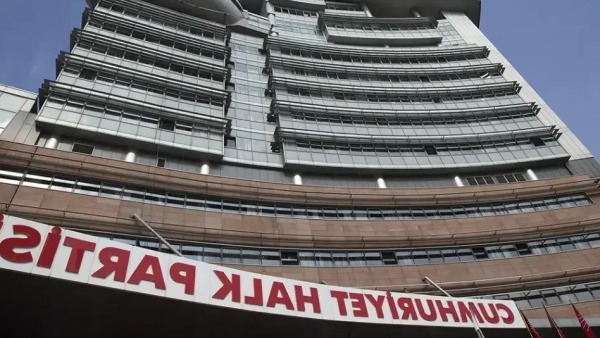 Tunc Soyer, CHP'den Ayrıldığını Duyurdu ve Bağımsız Devam Edeceğini Açıkladı