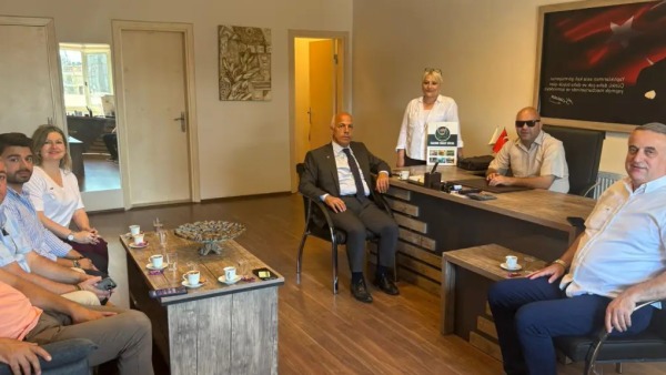 Artvin Ticaret Borsası'ndan Görme Engelli Üye Cem Sönmez'e Destek Ziyareti