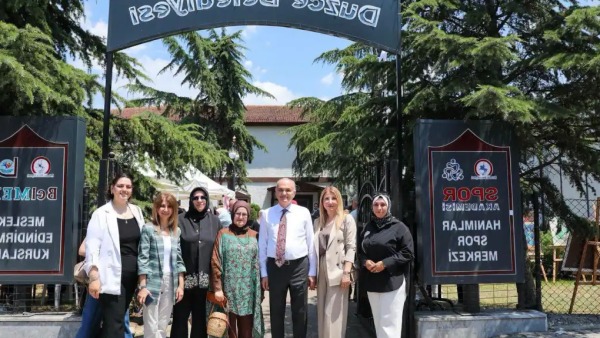 Düzce BELMEK Yıl Sonu Sergisi kursiyerlerin el emeği eserleri ve mini konserle açıldı