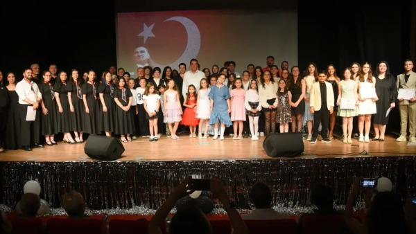 Giresun’da Belediye Konservatuvarı öğrencileri yıl sonu gösterisinde sahne aldı
