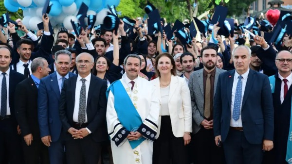 İnönü Üniversitesi Mezuniyet Töreni: Başarılar ve Gelecek Vizyonu
