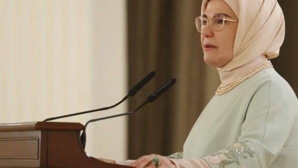 Emine Erdoğan, Şule Yüksel Şenler Atölyeleri mezunlarının başarılarının artmasını diledi