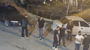 Erzurum Atatürk Evi önünde saat 21.19'da iki grup arasında kavga çıktı, polis müdahale etti