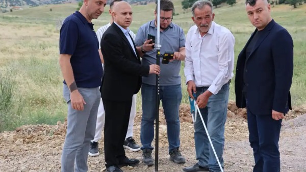 Kırıkkale Yuva Mahallesi TOKİ bölgesinde yol yapım çalışmaları sürüyor