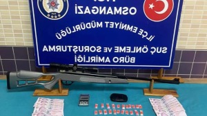 Bursa'da uyuşturucu operasyonunda 40,8 gram metamfetamin ve 9 bin 700 TL ele geçirildi
