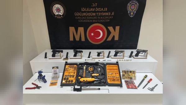 Elazığ'da 20 Haziran operasyonunda 5 ruhsatsız tabanca ve 58 fişek ele geçirildi