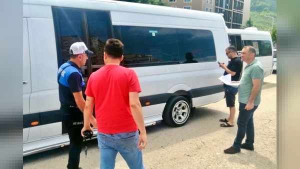 Giresun'da dolmuşlara cam filmi denetimi: Kurallara uymayan sürücülere uyarı yapıldı
