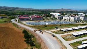 Malatya Büyükşehir Belediyesi kentte ve kırsalda yol yatırımlarını sürdürüyor