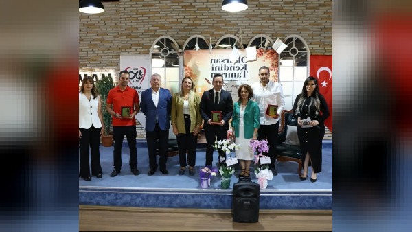 Mamak Belediyesi "Okursan Kendini Tanırsın" kitabı için söyleşi ve imza günü düzenledi