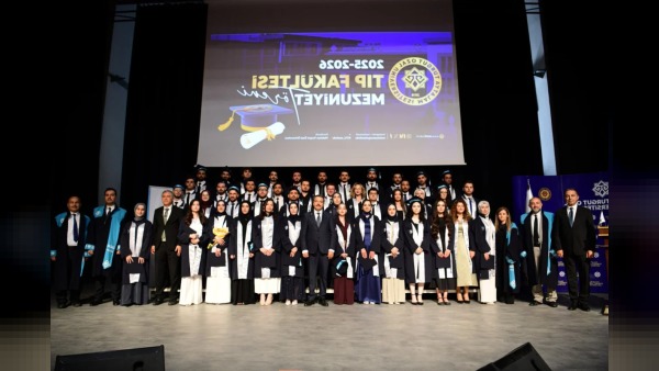 Malatya Tıp Fakültesi ilk mezunlarını verdi, protokol törene katıldı