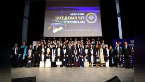 Malatya Tıp Fakültesi ilk mezunlarını verdi, protokol törene katıldı