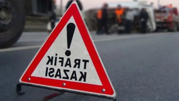 Polis ve sağlık ekipleri trafik kazasına müdahale etti, yaralılar hastaneye kaldırıldı