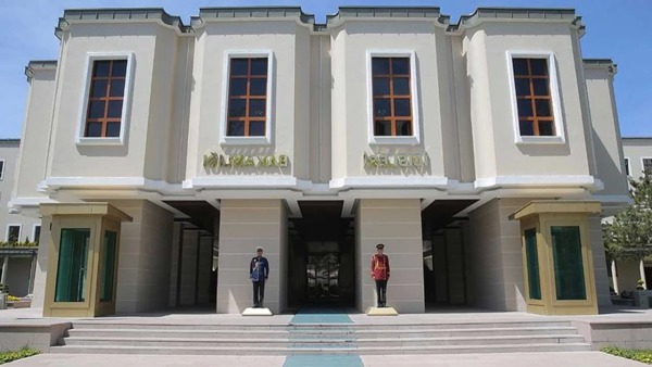 İki belediye başkanı suçlamalarla tutuklandı, görevden uzaklaştırıldılar