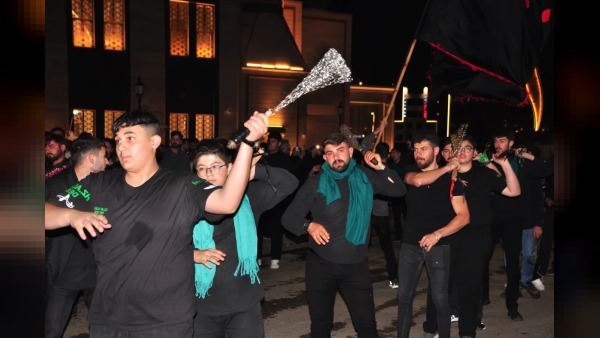 Kars'ta Tasua ve Aşura yürüyüşünde Türk ve İran bayraklarıyla Kerbela şehitleri anıldı