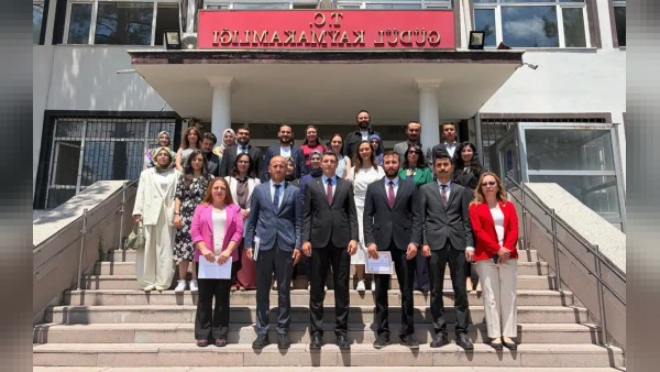 Kaymakam Naim Akar, İlçe Milli Eğitim Müdürlüğü öğretmenlerine başarı belgelerini takdim etti
