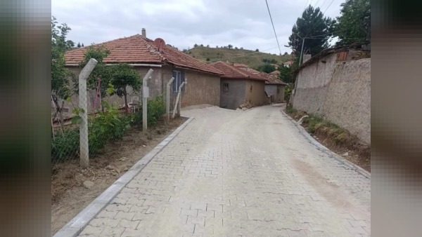 Kırıkkale’de 7/24 süren altyapı çalışmalarıyla 7 köyde yol ve tarihi yapı yenileniyor