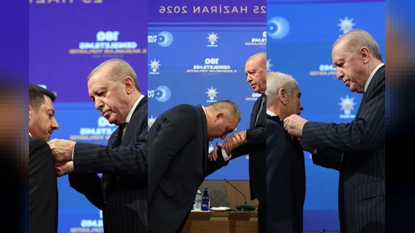 Mesut Özarslan, Mehmet Özcan ve Rasim Arı AK Parti’ye katıldı, Erdoğan rozet taktı