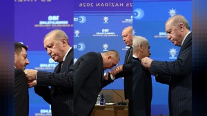 Mesut Özarslan, Mehmet Özcan ve Rasim Arı AK Parti’ye katıldı, Erdoğan rozet taktı