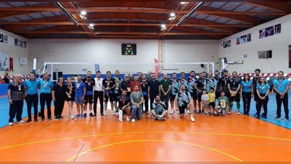 Hatay’da resmi kurumların voleybol turnuvasında Kırıkhan İlçe Milli Eğitim şampiyon oldu