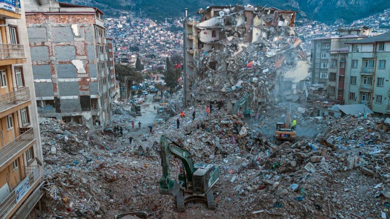 Karakas yakınlarında 39 saniyede 7.5 ve 7.2 büyüklüğünde iki deprem sonrası Venezuela’da OHAL ilanı
