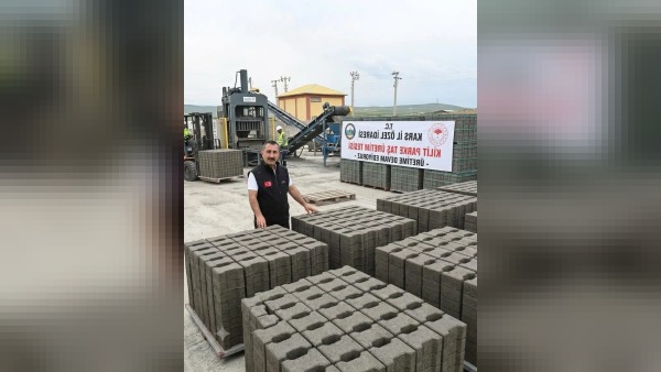 Kars İl Özel İdaresi kilit parke taşı üretimini artırarak kırsal altyapıyı güçlendiriyor