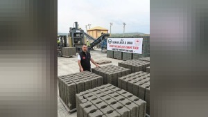 Kars İl Özel İdaresi kilit parke taşı üretimini artırarak kırsal altyapıyı güçlendiriyor