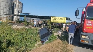 Ferizli Limandere’de 41-BG-448 plakalı araç şarampole devrildi, 3 yaralı hastaneye kaldırıldı
