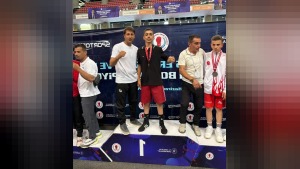 İbrahim Müçük, finalde altın madalya kazanarak Kars ve Türk boksunun parlayan ismi oldu