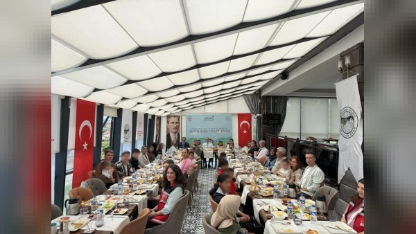 İstanbul'da 30 Haziran Koruyucu Aile Günü etkinliğinde Vali Ziya Polat çocuklarla buluştu