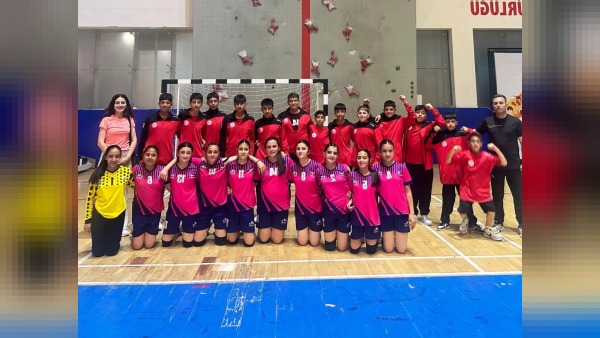 Kars kız hentbol takımı grubunu ikinci tamamlayarak finale yükseldi