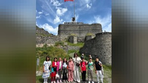 Akyaka’daki 4. sınıf öğrencileri Kars’ın tarihi ve kültürel mirasını yerinde öğreniyor