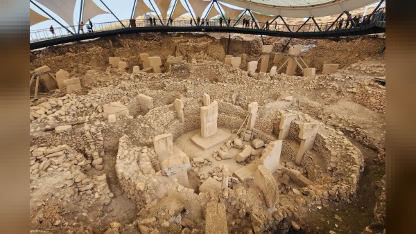 Göbeklitepe’de 20 Anıtsal Yapı ve 6 Metrelik Sütunlaryla Dünyanın En Eski Tapınağı