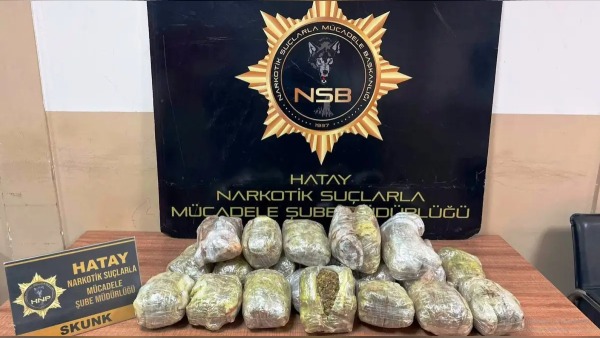 Hatay’da uyuşturucu operasyonunda 8 kilo 900 gram esrar ele geçirildi