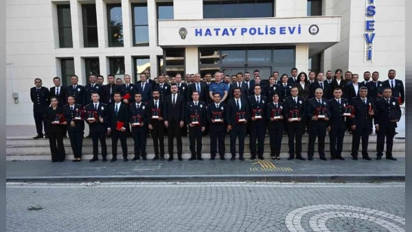 Hatay Polisevi’nde terfi töreninde yeni rütbeler Yılmaz tarafından takdim edildi