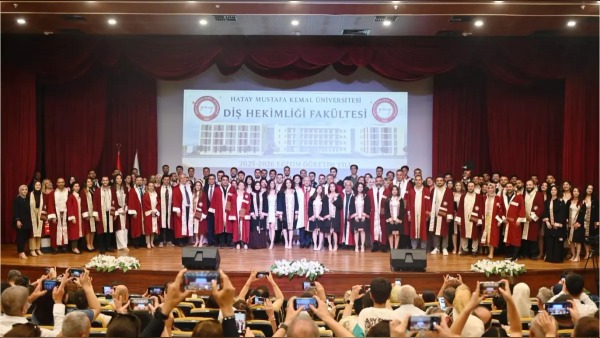 HMKÜ Diş Hekimliği mezuniyetinde Rektör Eren: “Planlar depremle değişti”
