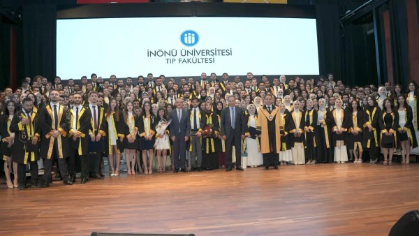 İnönü Üniversitesi mezuniyetinde 8’li çapraz karaciğer nakli vurgusu ve 234 hekim