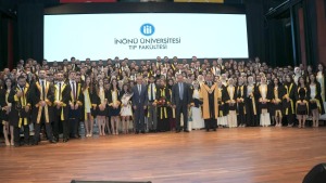 İnönü Üniversitesi mezuniyetinde 8’li çapraz karaciğer nakli vurgusu ve 234 hekim