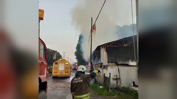 Düzce Yeni Karaköy’deki fabrikada gece 03.00 yangını: 10.00’da kontrol