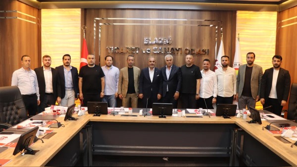 Elazığspor Başkanı Ahmet Toprak, Oda Başkanı İdris Alan’ı makamında ziyaret etti