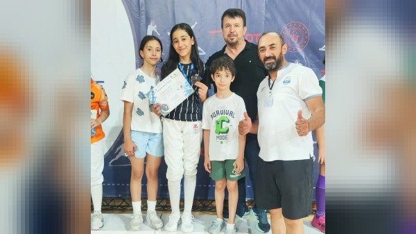 Elif Reyyan Kaya, İzmir’de Eskrim Federasyon Kupası’nda bronz kazandı