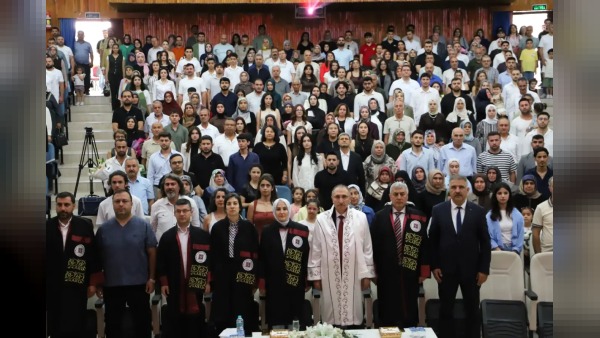Fırat Üniversitesi Diş Hekimliği 2025-2026 mezuniyet yemin töreni yapıldı