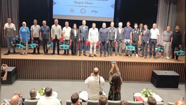 Isparta’da bilgisayar dağıtım töreni: Muhtarlara Akfen katkısıyla teslim
