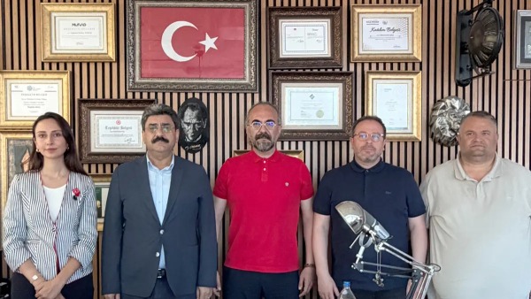 AK Parti Sivas heyeti TİMBİR Disiplin Kurulu Başkanı M. Erdem Tokuş’u ziyaret etti