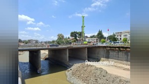 Antakya’da 54 yıllık Ata Köprüsü yıkımı başladı, ulaşım alternatiflere yönlendirildi