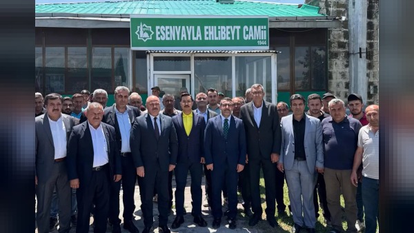 Kars’ta Milletvekili Adem Çalkın ve heyeti Akyaka köyünde vatandaş dinledi