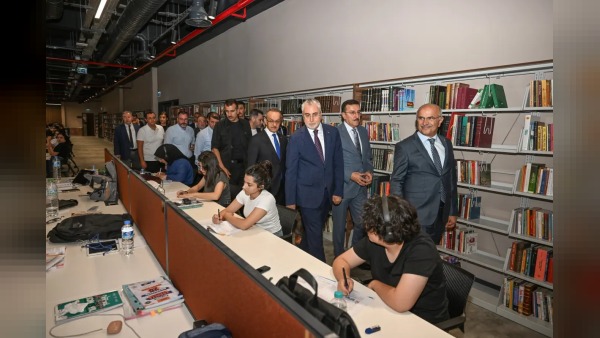 Vedat Işıkhan, Malatya Büyükşehir Belediye Başkanı Sami Er’i ziyaret etti