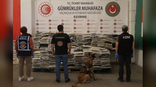 Kapıkule’de iki TIR’a operasyonda 1 ton 153 kg uyuşturucu ele geçirildi